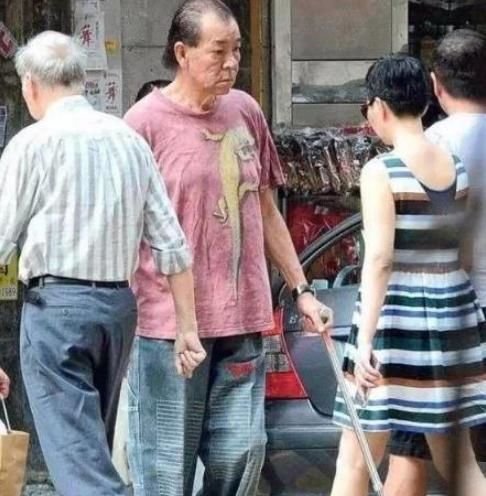 两人同搭档周星驰走红,今一人落魄靠救济过生活,他却转型成老板