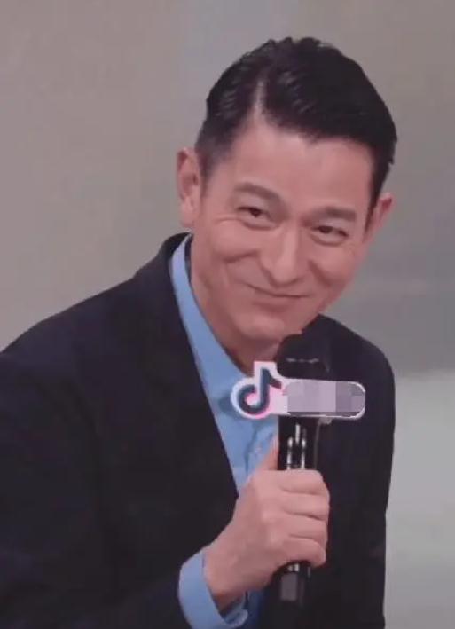  给饭圈文化刹车,娱乐圈唯流量论该收场了