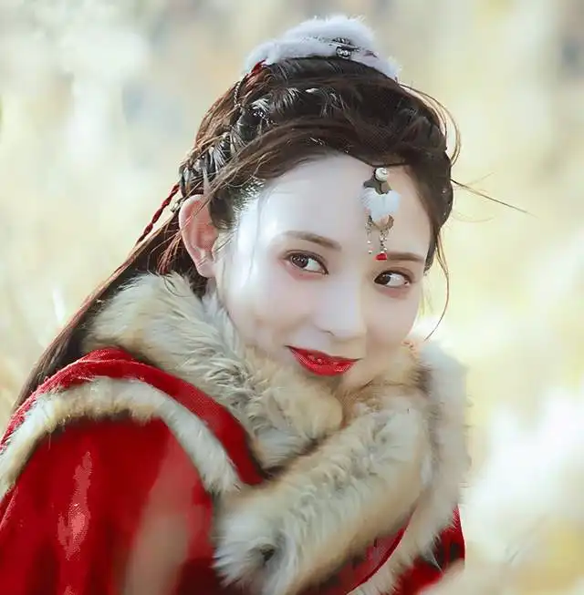  鞠婧祎红衣造型cos东宫彭小苒简直一模一样,被指东施效颦