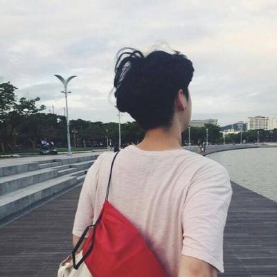  帅气背包男生头像侧身背影背包头像