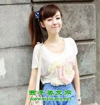  90后女生萌系长发发型诠释青春潮发