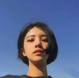 没有刘海的短发很适合春夏季  没有刘海的短发很适合春夏季