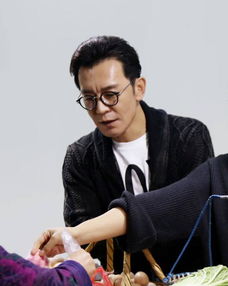  李咏剪掉多年的卷发成男神,颜值可以进军演员圈当偶像派了