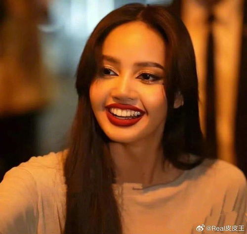  lisa进入欧美市场之后,营销依然放在内地市场,靠blackpink前缀