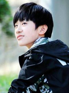  易烊千玺tfboys成员