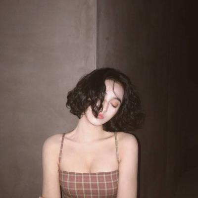 悲伤头像图片保存女生