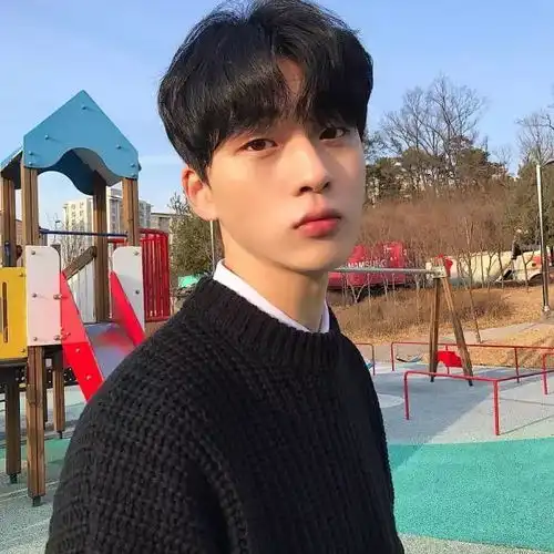  我老公发型超帅的