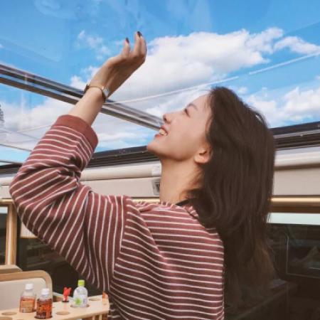  侧脸头像女,长发披肩高颜值的美女