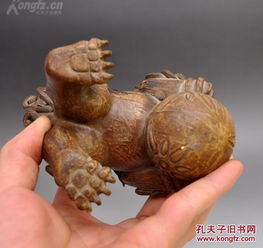  宜兴紫砂精品浮雕瑞兽狮子一对