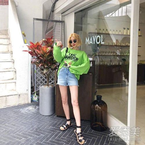  短发女孩夏装搭配图片糖果色和你更配