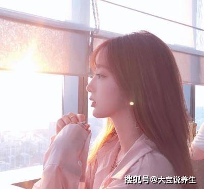  搞笑gif怪不得女朋友每次煮的面条,吃着有股怪怪的味道