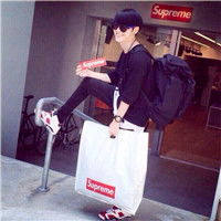  侧面帅哥男生头像,走马观花的男人