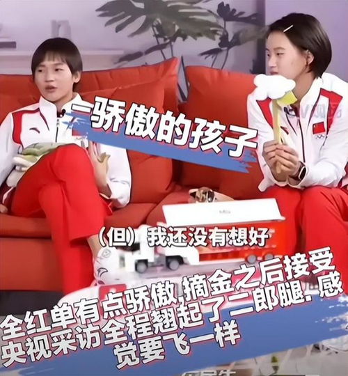  红婵回母校演讲,竟然穿拖鞋网友怒斥素质太低