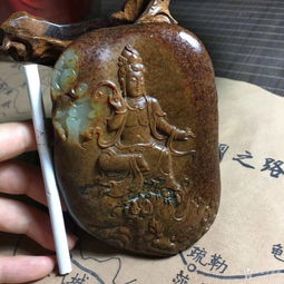  新疆和田沁皮独籽雕刻非常精美的菩萨摆件