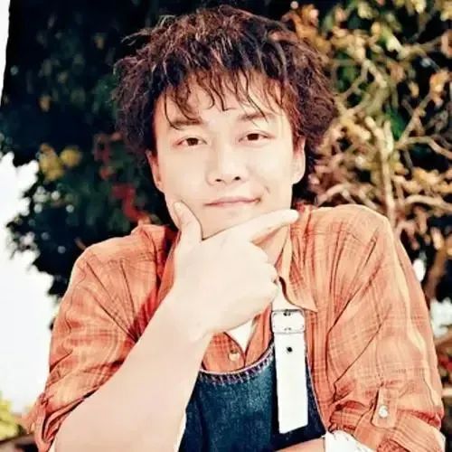 出道28年成天王,与辱华企业解约赔偿6000万,如今开演唱会却被批不爱国