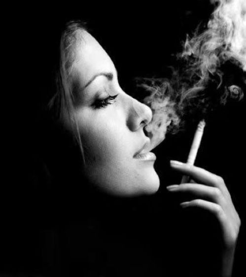  一个大龄剩女的觉悟当初年纪漂亮时就应该变被动为主动
