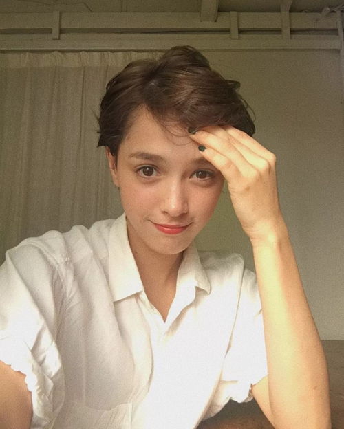  热点可盐可甜的97年混血美少女,简直是冬日里的一抹暖阳网友圈粉了圈粉了