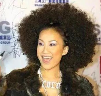  爆炸头那么流行,引领潮流的居然是她