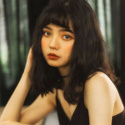  谁有黑色系高冷头像女头