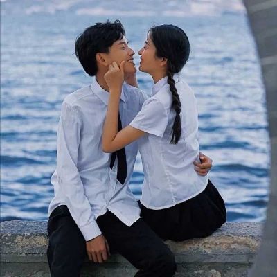  枯黄的梧桐落叶载着少年未曾落幕情侣头像我要个性网