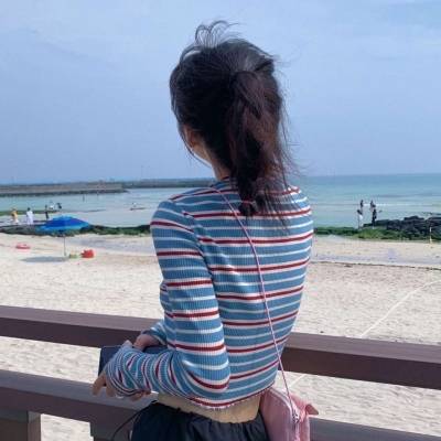 海边气质美女背影头像自找的痛不敢喊痛