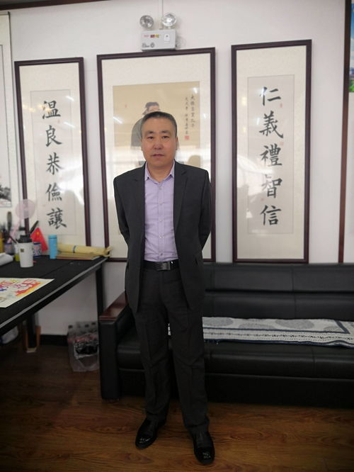  2021年中国文艺榜样人物书画家张春利