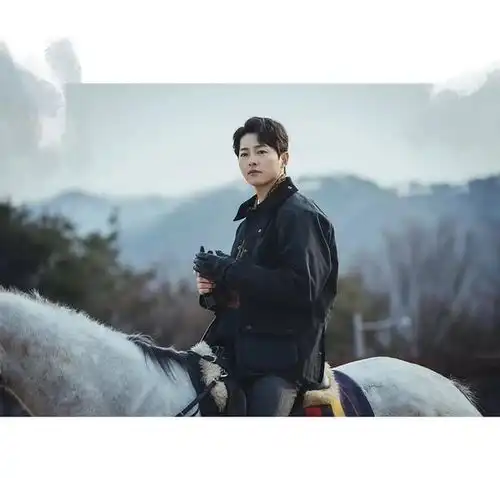 文森佐宋仲基营销翻车,撞脸土味女网红,后者更显年轻紧致 文森佐宋仲基营销翻车,撞脸土味女网红,后者更显年轻紧致