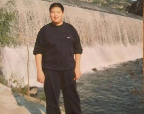  魏大勋恋情一直扑朔迷离,发际线却不小心露了馅,幸好和杨幂很搭