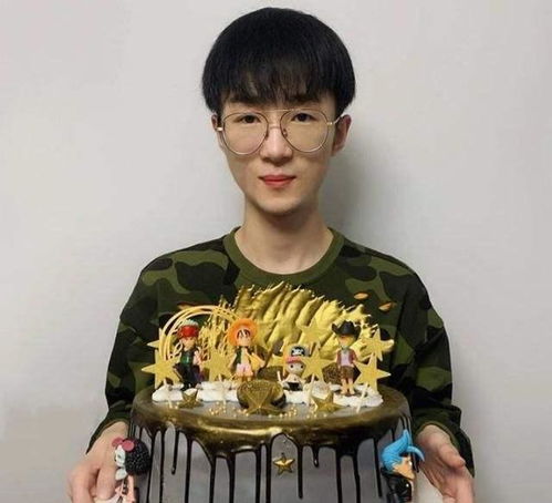  王小歪成新带货达人直播表演三秒喝饮料,李佳琦危机感满满