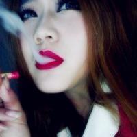  社会姐吸烟头像霸气女人抽烟感觉不太正常吧