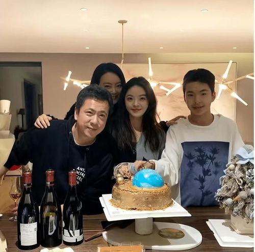 华谊千金王文也晒度假照,穿内衣秀事业线,曾嘲他人是农民惹争议