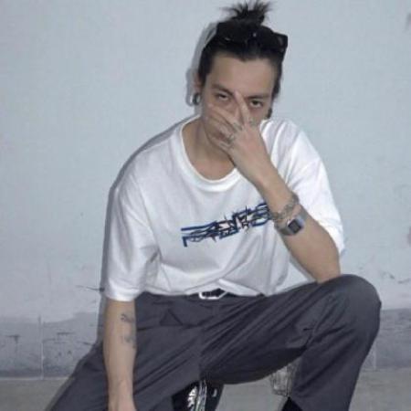  颓废伤感的男生头像,习惯了现在的世态炎凉