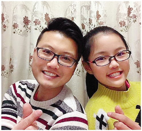  校长晒学生搞怪亲子照网友这是今年最可爱寒假作业