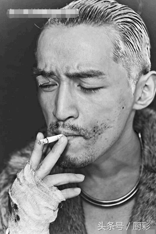  这么难打理的狐裘大衣,让胡歌穿出了别样味道
