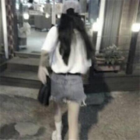  伤感黑白头像女,超颓废的黑白伤感女头像