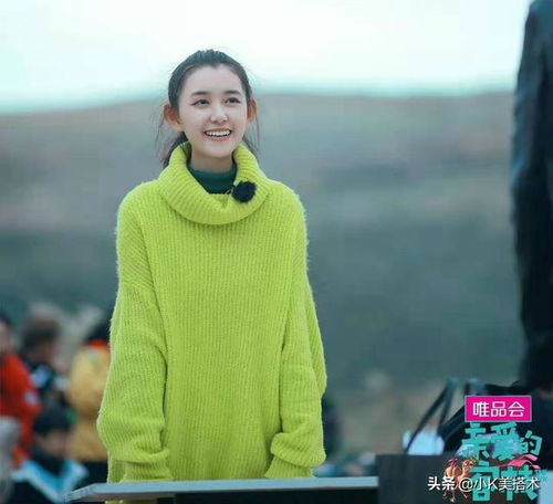  张雪迎与蒋依依,录制亲爱的客栈,演绎少女风穿搭清新亮眼
