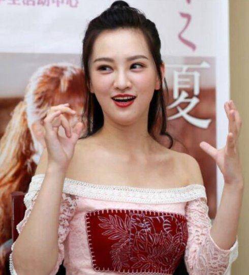  同为武大校花,黄灿灿给张雪迎配戏,吴倩却跟黄子韬鹿晗演cp