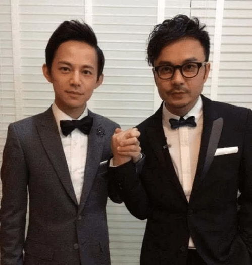  何炅和王菁的绯闻再度被曝出,何老师被拍与神秘男子十指相扣