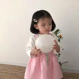  3岁女娃爆红ins萌娃头像