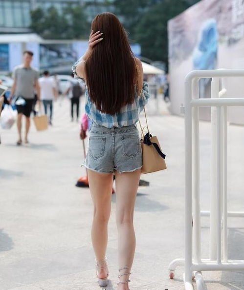  打底裤挺拔秀丽,精致甜美又充满了梦幻的色彩,美若天仙
