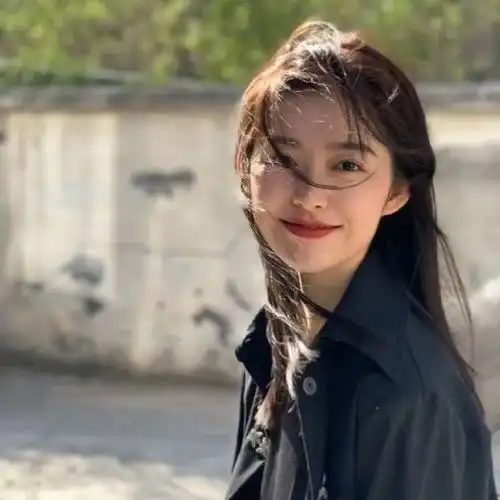  微信头像我看了一遍聊天记录觉得你又爱了我一遍