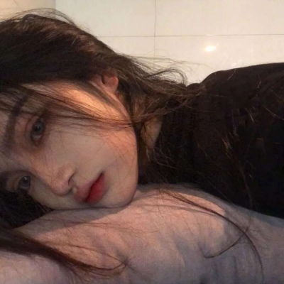 头像女丧系照片蓝色系