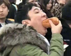  英雄联盟ig淘汰top晋级总决赛,赛后王校长再登热搜榜第一