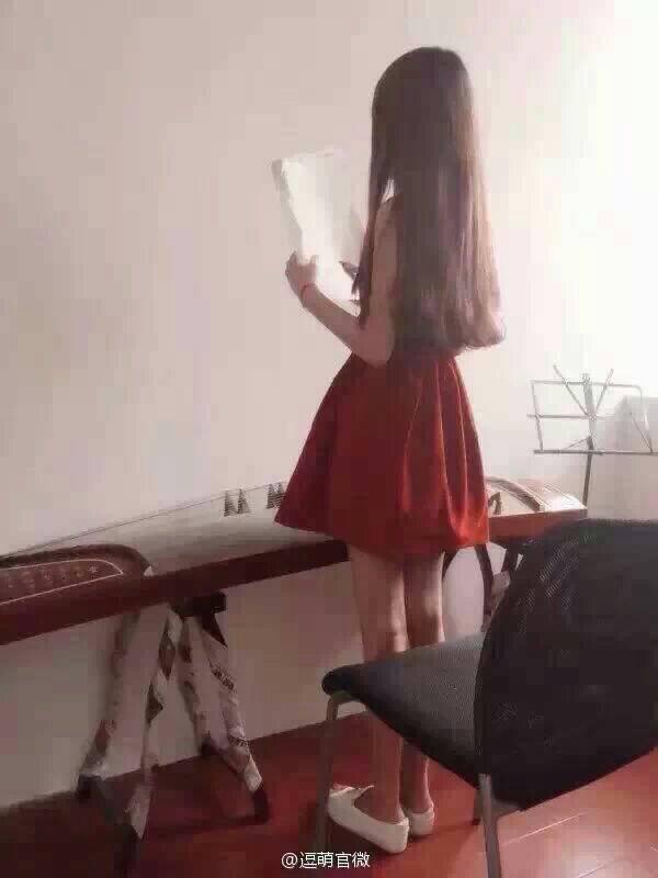  求有气质的女孩子的背影图