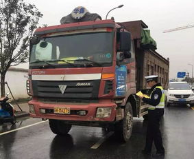  扬州交警严厉整治渣土车乱象,全市渣土运输企业签订承诺书