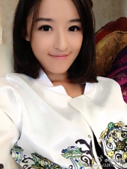  组图央视新晋美女主播网络走红生活照曝光