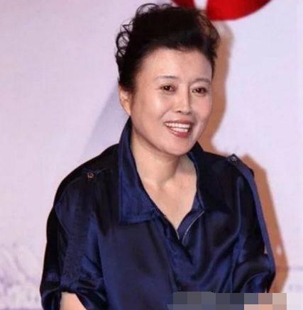  一红就跟丈夫离婚,曾被小11岁的孙红雷倒追,今58岁孤身一人