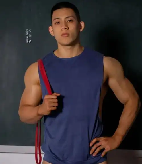  真正的肌肉猛男,这身材谁顶得住