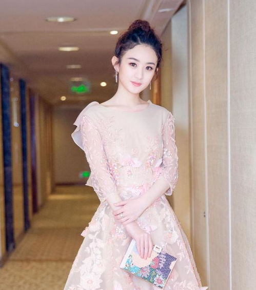  赵丽颖粉色礼服,显得仙气十足