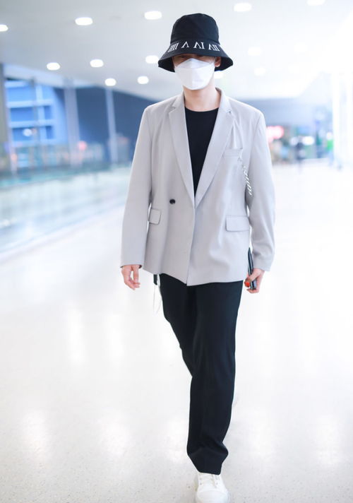  黄晓明带火了新潮流,去油装真减龄,灰西装穿成时尚小伙